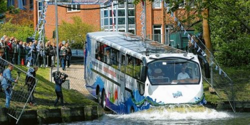 Bitte-einsteigen-Luebecks-Amphibienbus-startet-heute-seine-Touren_mobile_default_2_1@2x.jpg